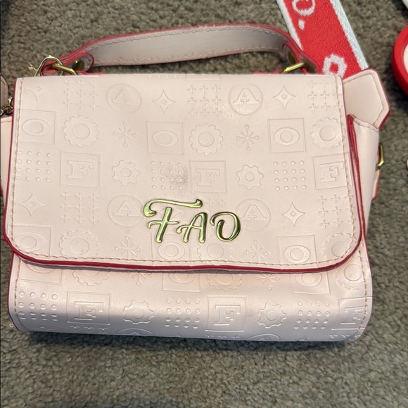 FAO Schwarz Pink Kids Bag with Accessories - Picture 2 of 9